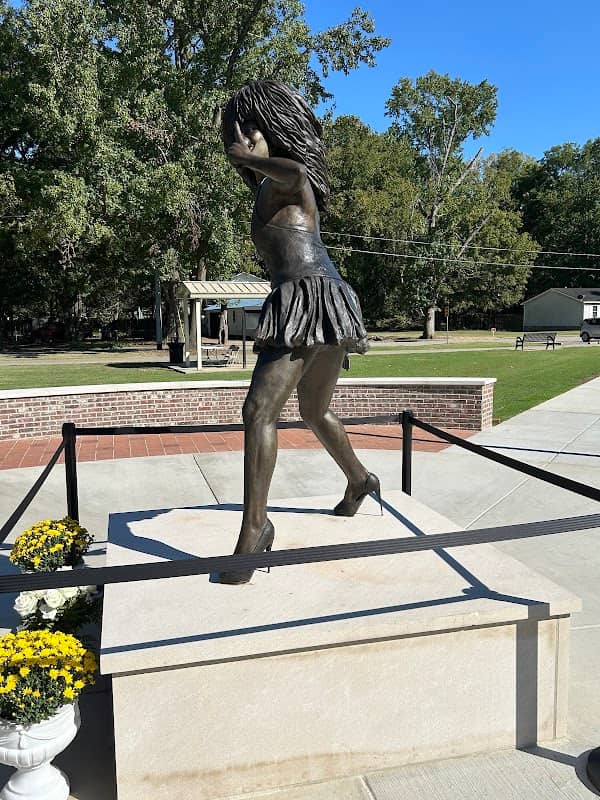 Tina Turner Sculpture - Image 1