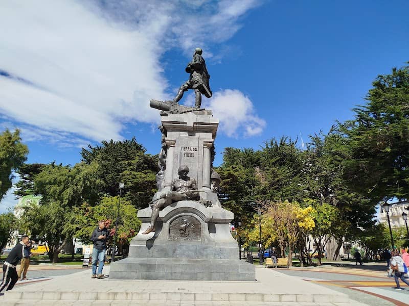 Plaza Armas Punta Arenas - Image 1