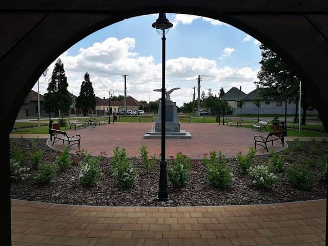 Hősi Emlékpark - Image 1