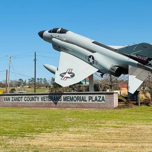 veterans memorial park - Image 1