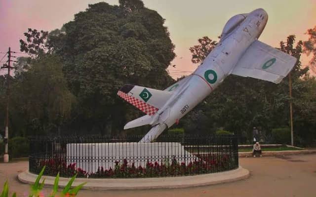 Jinnah Gardens - Image 1