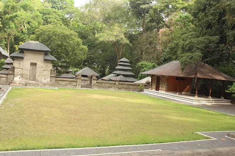 Alas Kedaton - Image 2