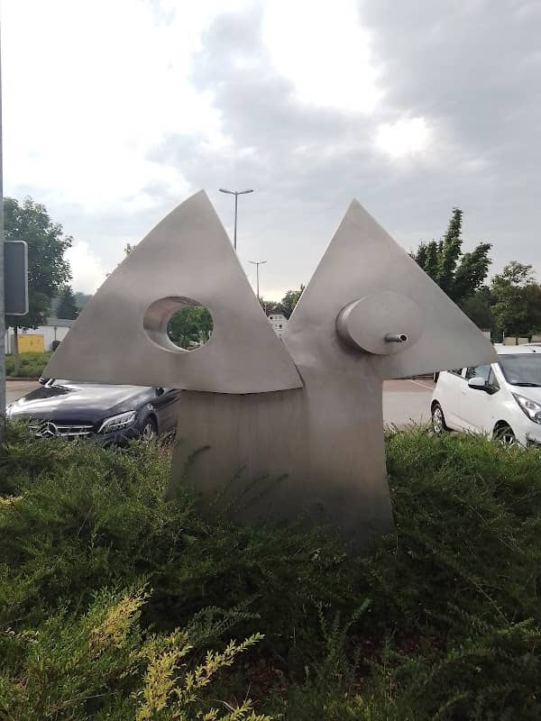 Maurisku Statue - Image 1