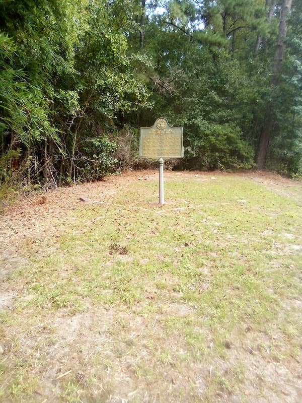 Historic Roads and Indian Trails Mini-Park & Historical Plaque - Image 1
