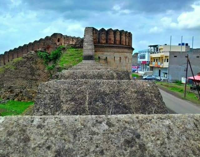 Achalpur's Fort - Image 2