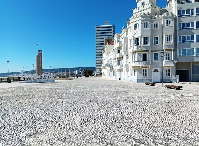 Monumento "Figueira" - Image 1