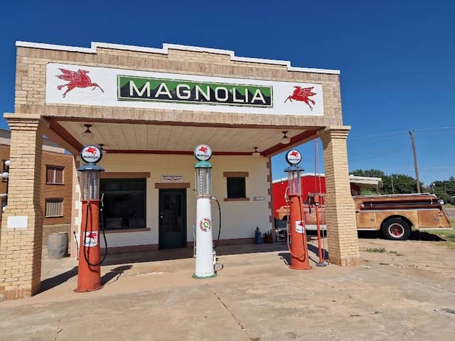 Magnolia Gas Station - Image 1