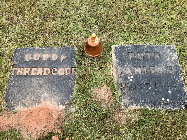 Grave of Buddy Threadgoode - Image 1