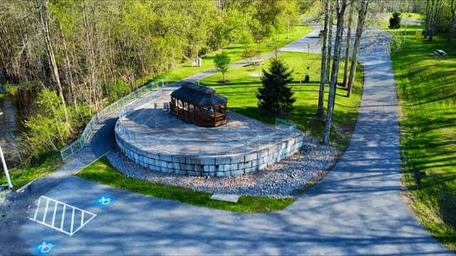 Riverbend Park - Image 2