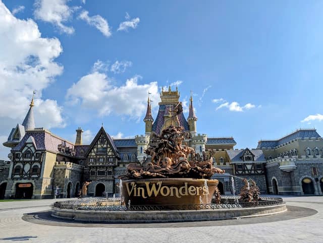 Vinwonders Fountain - Image 2