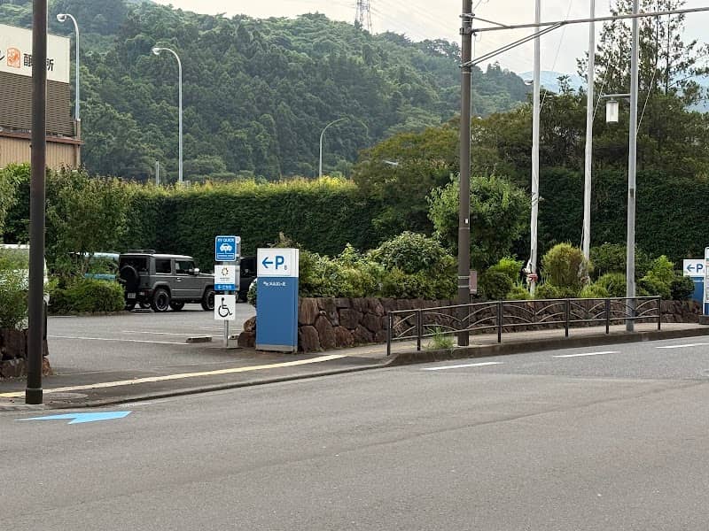 鰹のぼり 鈴廣かまぼこの里 - Image 1