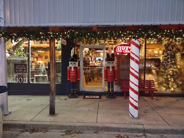 Peddler's Junction Flea Market & Decor - Image 1