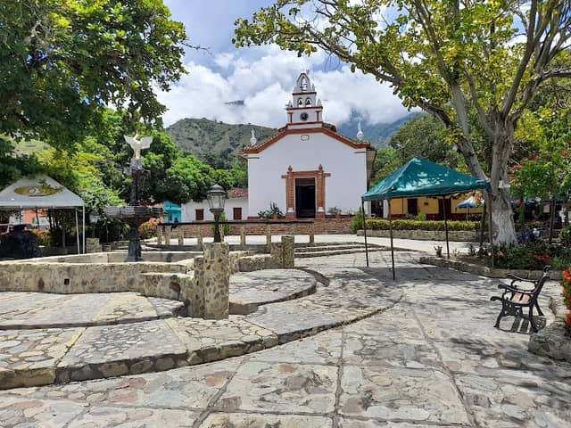 Sucre Main Park - Image 1