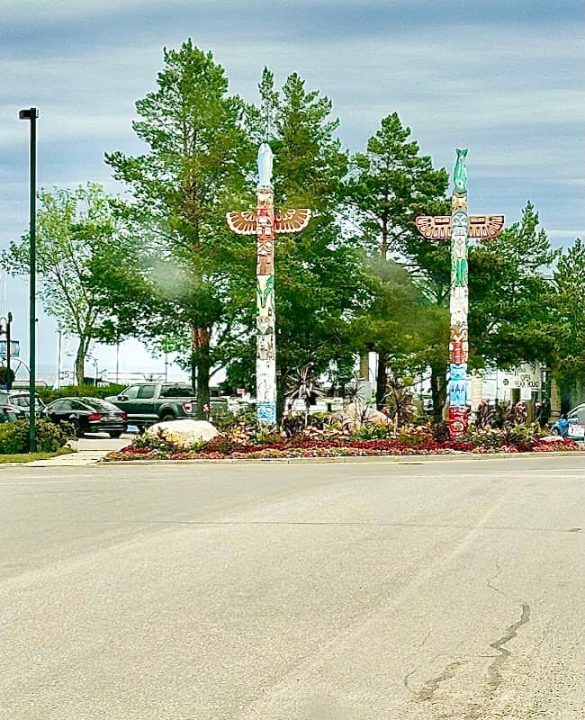 Marina totem poles - Image 1