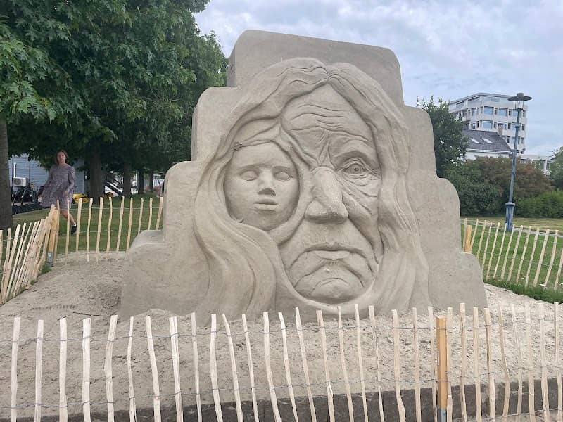 Sand sculptures - Image 1