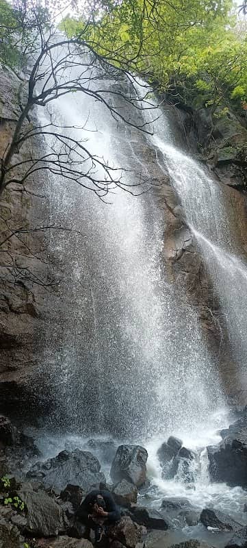 Queen's waterfall - Image 1