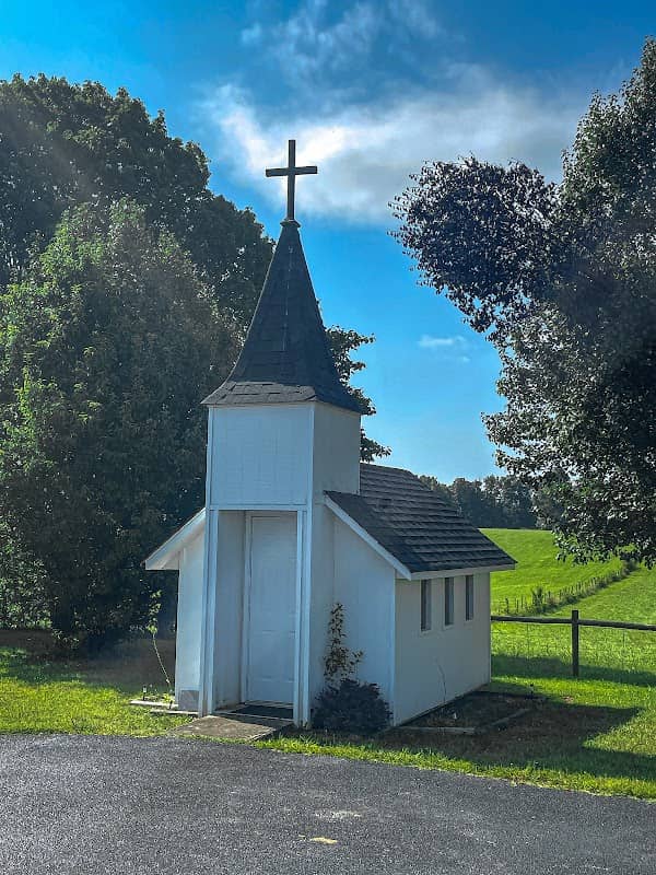 THE LITTLE CHAPEL - Image 2