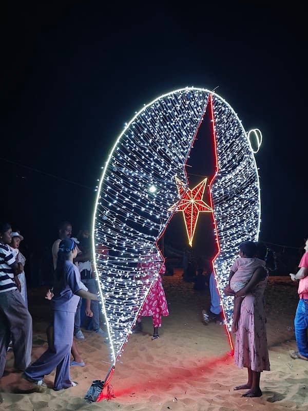Floating Xmas tree - Image 1
