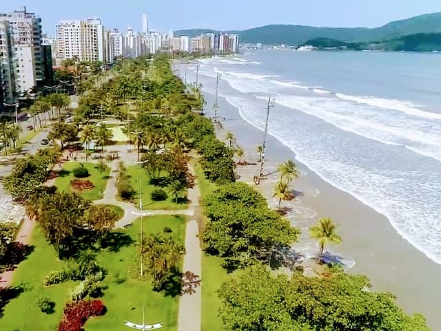 Orla and Gardens of Santos Beach - Image 1