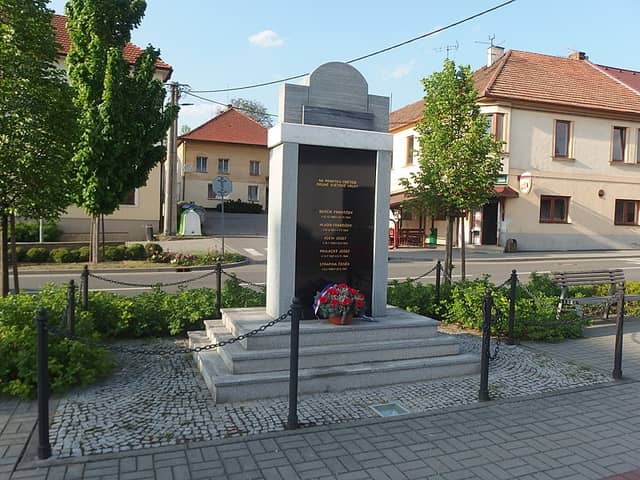 Památník obětem 1. a 2. světové války - Image 1