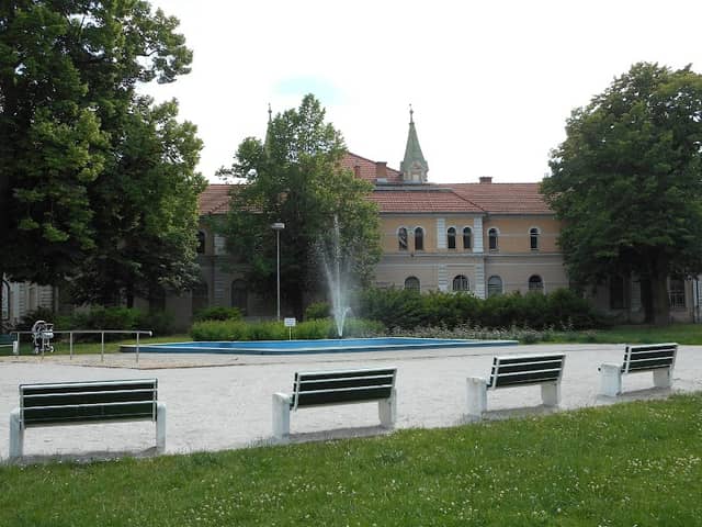 Fontána pri múzeu - Image 2