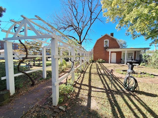 The Glenn House - Image 2