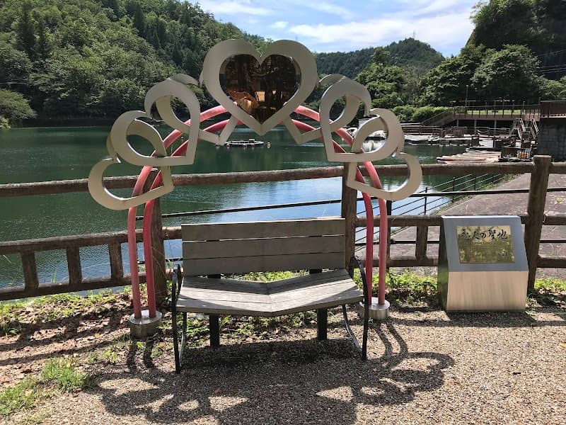恋人の聖地 伊自良湖 恋する絵馬 - Image 1