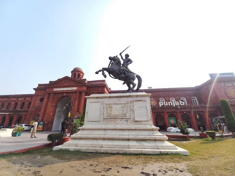 Statue of Jarnail Hari Singh Nalwa - Image 1