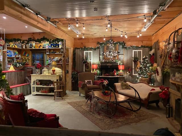 Santa’s Cottage - Image 2