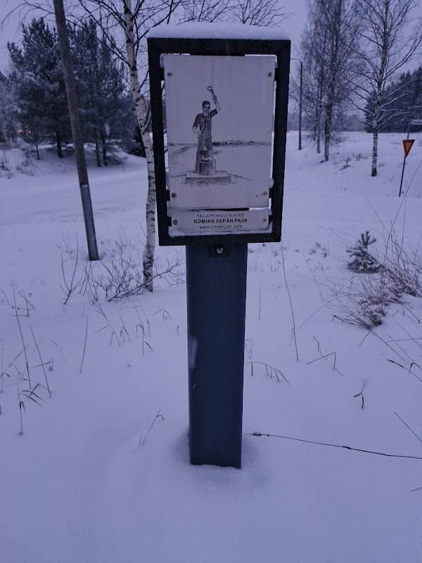 Komian sepän muistomerkki - Image 1