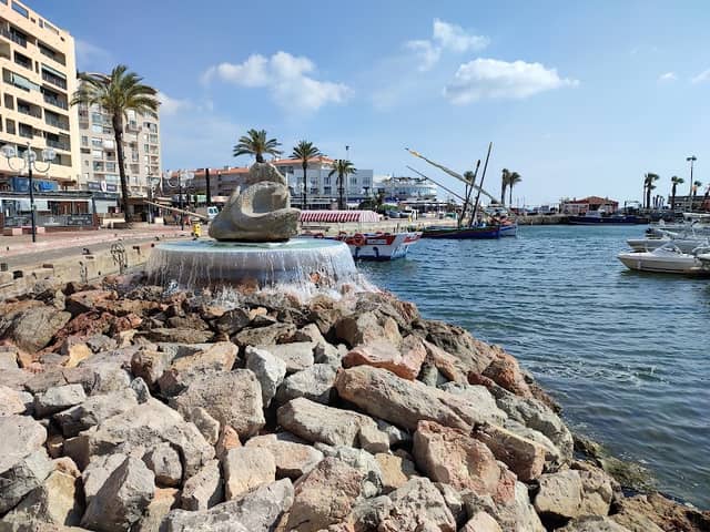 Fontaine du port de St cyprien - Image 2