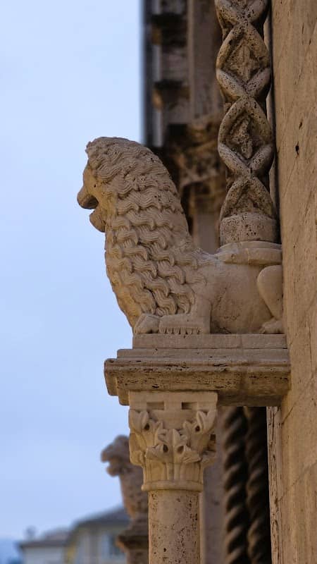Colonne “musicali” del portale della chiesa di San Francesco - Image 1