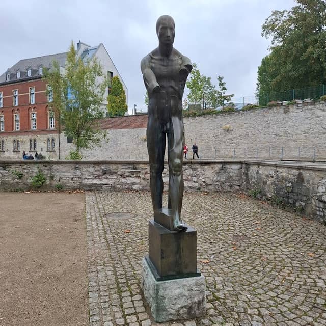 Skulptur Großer Schreitender - Image 1