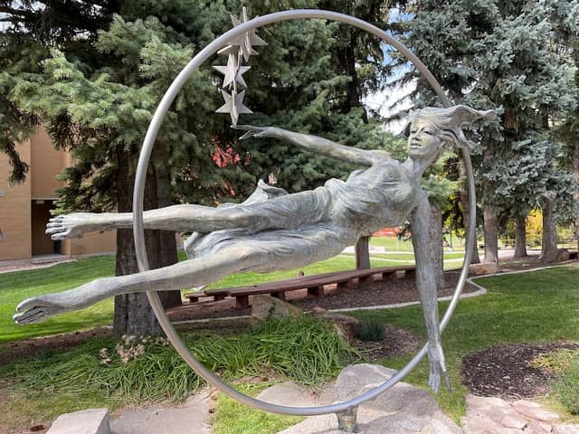 Star Maker bronze sculpture - Image 2