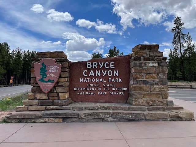 Bryce Canyon National Park Entrance Sign - Image 1