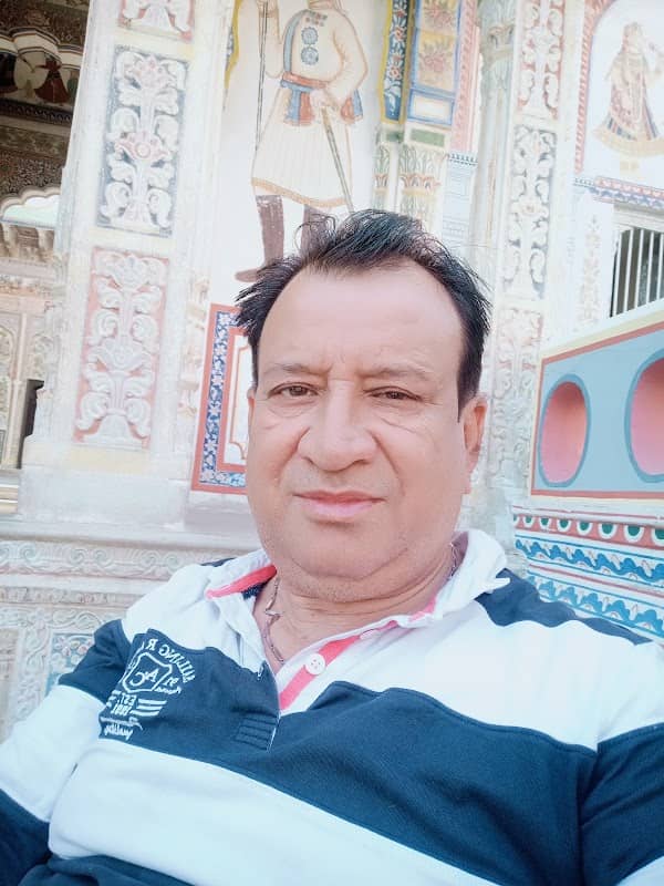 Guide sunil sharma Nawalgarh ( podar haveli museum) - Image 1