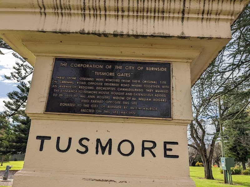 Tusmore Gate - Image 1