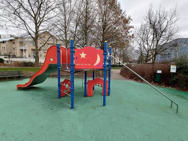Place de jeux pour enfants - Image 1