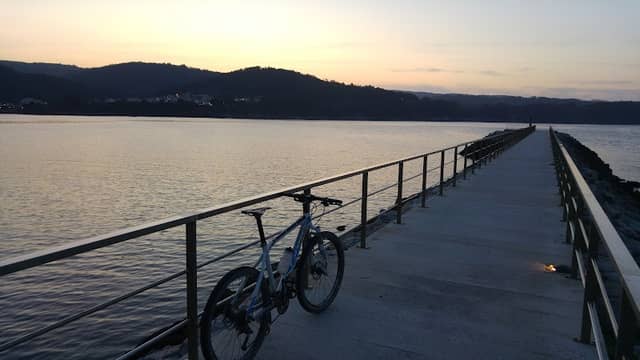 Covas breakwater viewpoint - Image 1