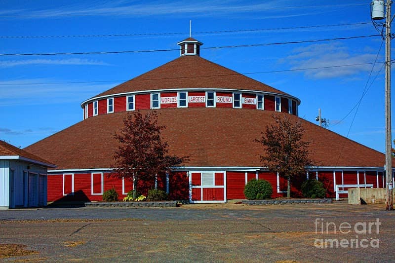 World's Largest Round Barn - Image 2