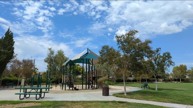 Flower Hill Park - Image 1