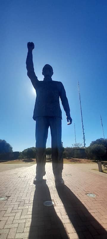 Nelson Mandela Statue - Image 1