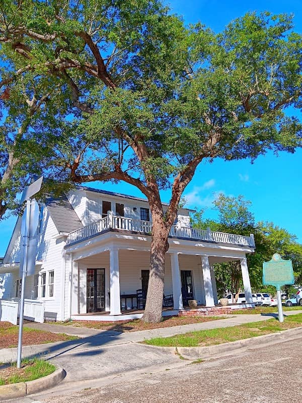 The Historic McKenzie House - Image 1