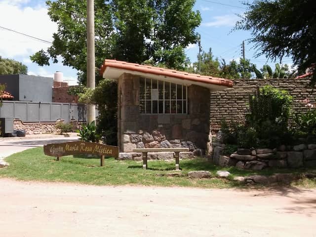 Plaza Barrio Las Flores - Image 1