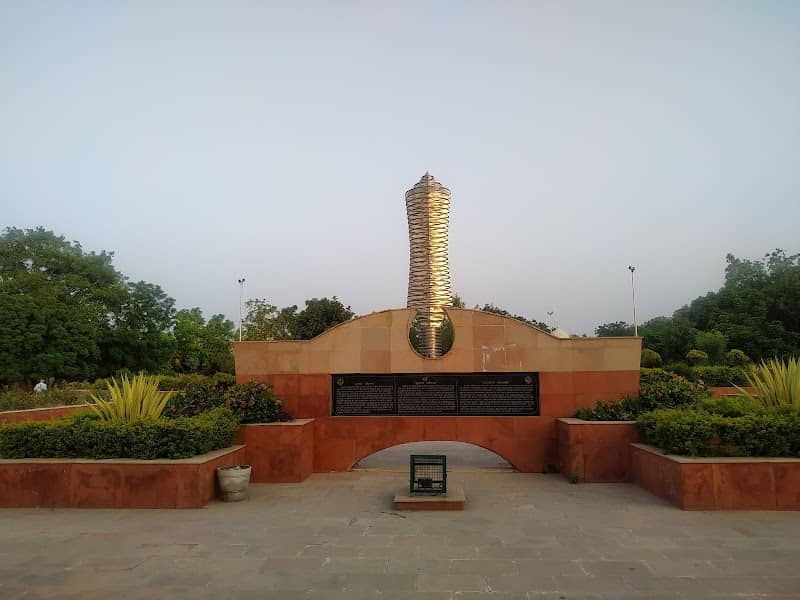 Minar-e-Mukte - Image 2