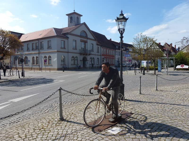 Rennfahrer (Skulptur) - Image 1