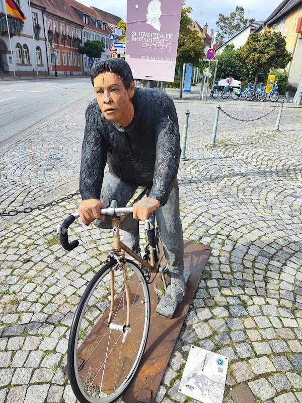Rennfahrer (Skulptur) - Image 2