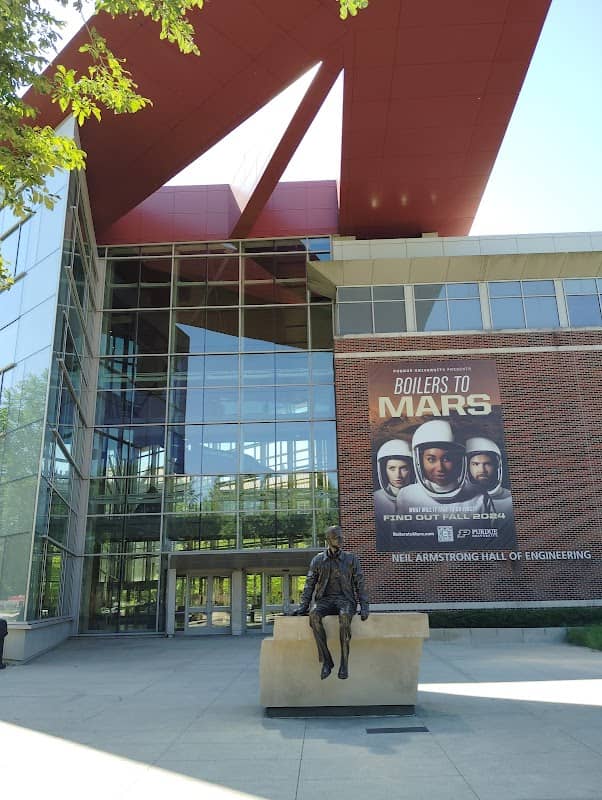 Neil Armstrong Statue - Image 3