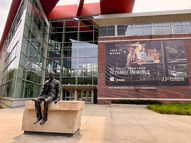 Neil Armstrong Statue - Image 1