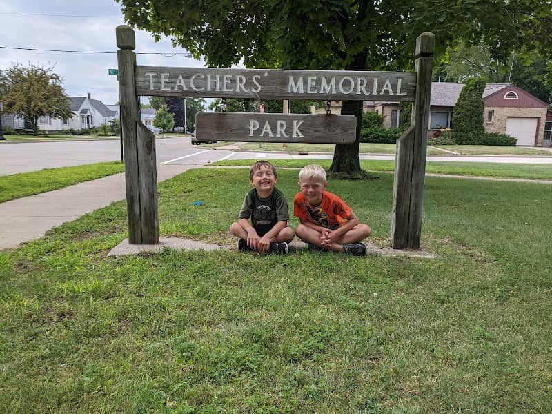Teachers Memorial Park - Image 1